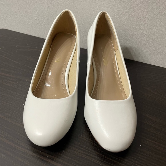 Dream Pairs White Low Heel Pump Shoes Size 7 - Picture 2 of 6